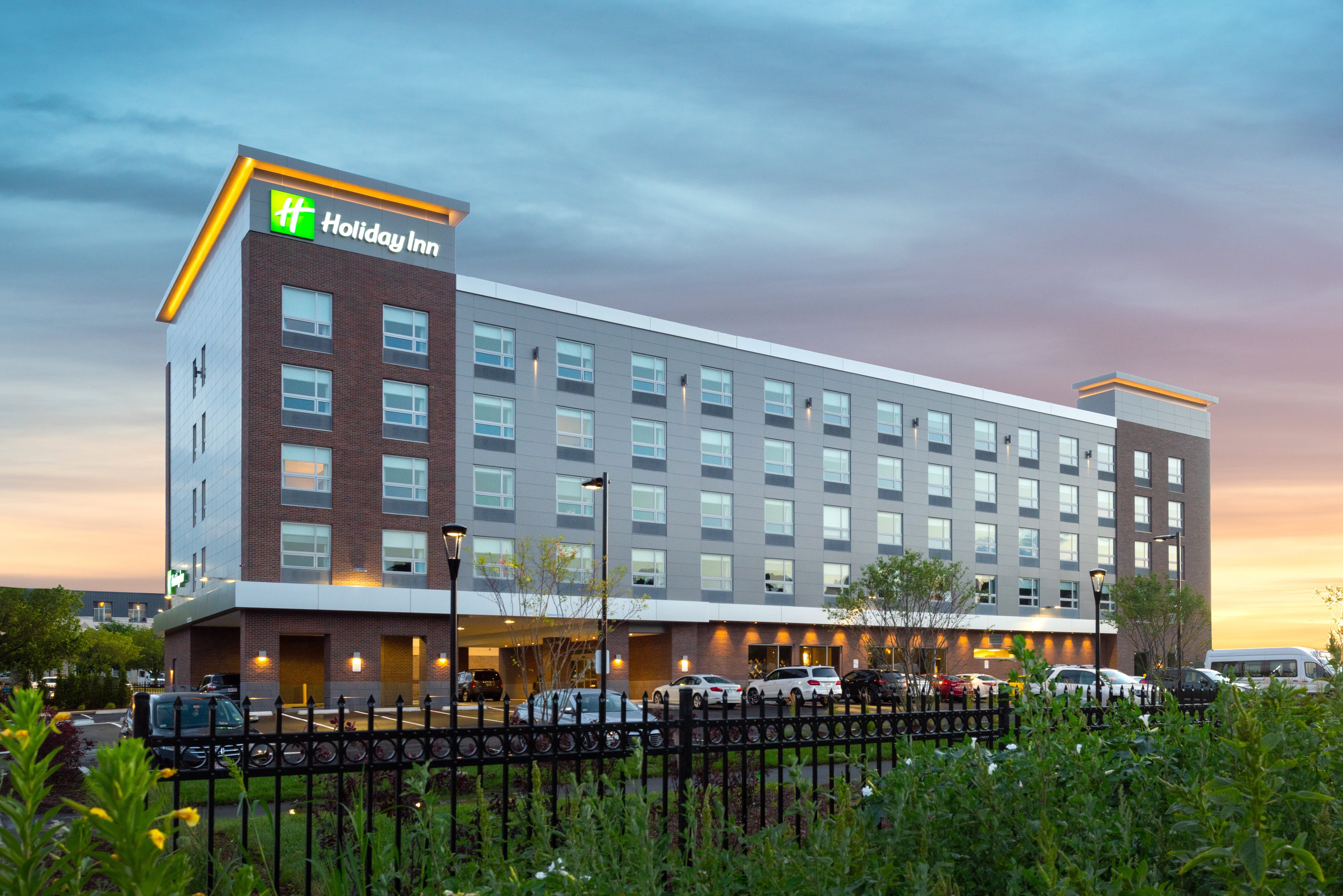 Holiday Inn Boston Logan Airport Chelsea First Class Chelsea MA