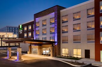 Holiday Inn Express/Suites Cincinnati NE