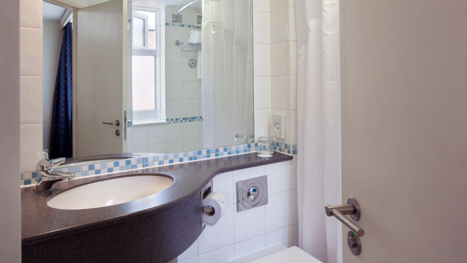 Holiday Inn Basingstoke Room