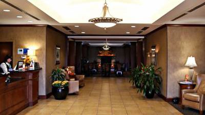 Holiday Inn Express Hotel & Suites