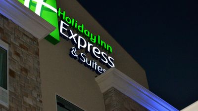 Holiday Inn Express & Suites St. Joseph