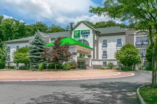 Holiday Inn Express Hotel & Suites