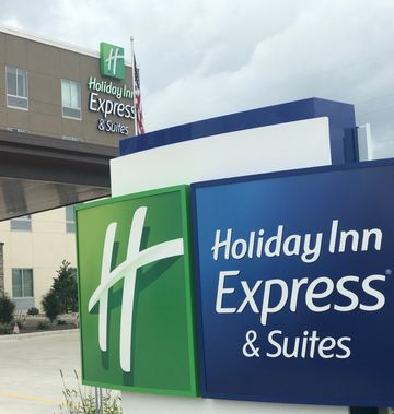Holiday Inn Express & Suites-Medical Ctr