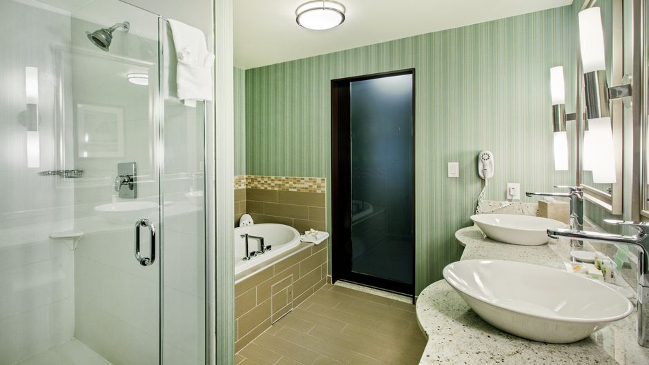 Holiday Inn Suites Saskatoon Downtown Suite