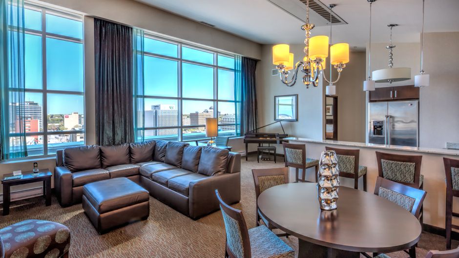 Holiday Inn Suites Saskatoon Downtown Suite