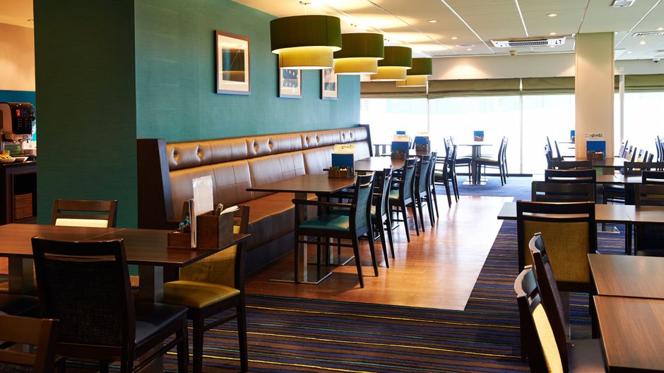 Holiday Inn Express Manchester Airport Restaurant