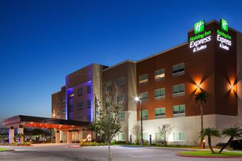 Holiday Inn Express & Suites Edinburg