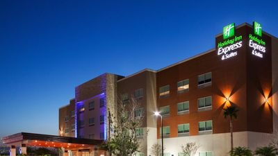 Holiday Inn Express & Suites Edinburg