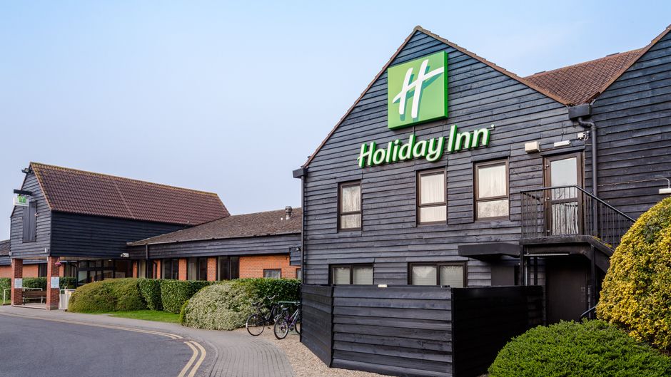 Holiday Inn Cambridge Exterior