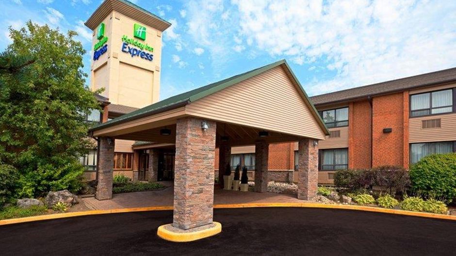 Holiday Inn Express Toronto East Exterior