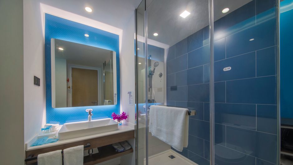 Holiday Inn Express Jinshan Room