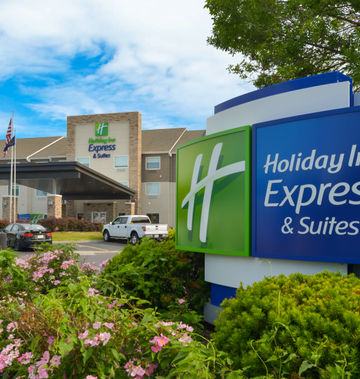 Holiday Inn Express & Stes 120th & Maple