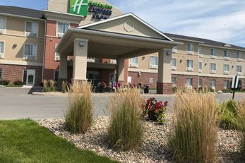 Holiday Inn Express Hotel & Suites
