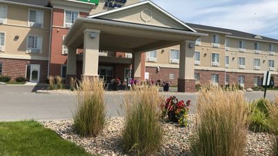 Holiday Inn Express Hotel & Suites
