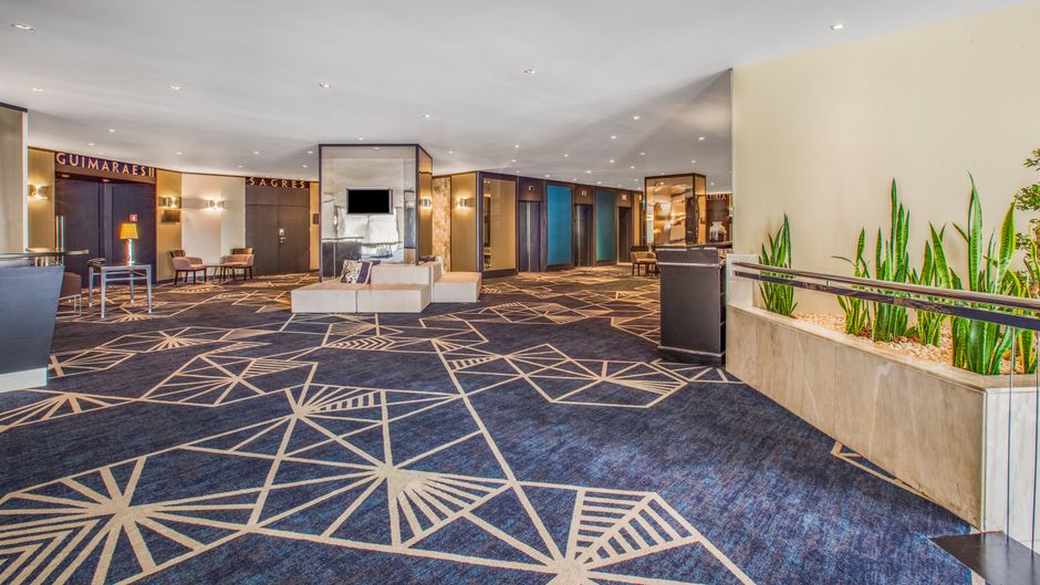 Crowne Plaza Porto Lobby