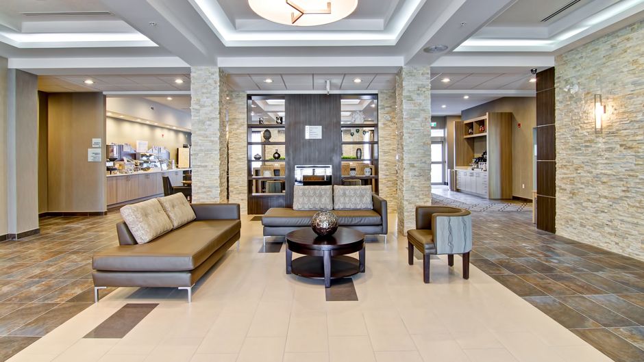 Holiday Inn Express & Suites Oshawa Lobby