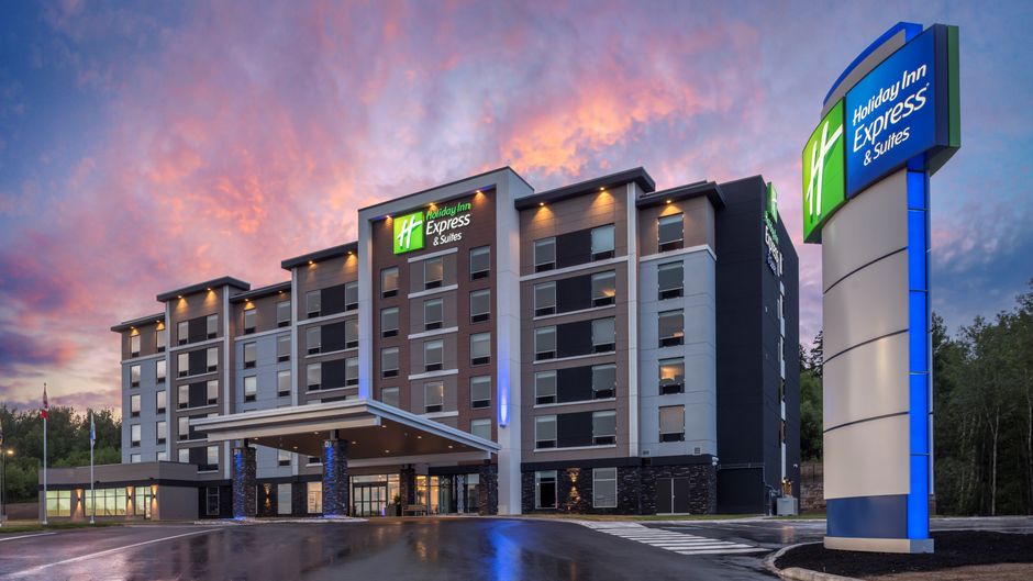 Holiday Inn Express & Suites Moncton Exterior