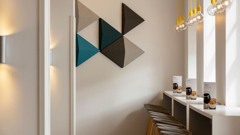 Holiday Inn Express Edinburgh City Ctr Lobby