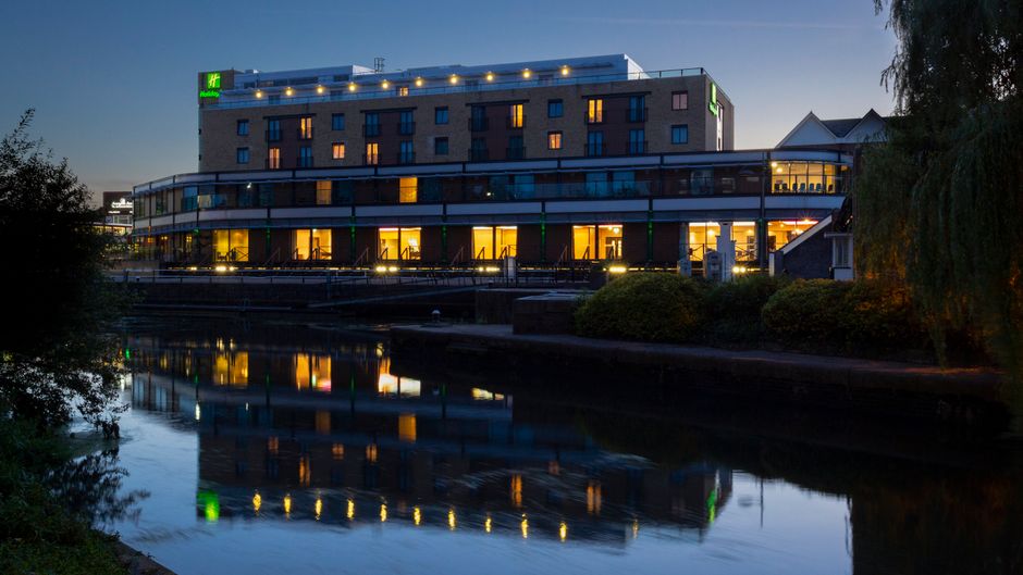 Holiday Inn Brentford Lock Exterior