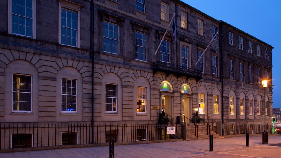Holiday Inn Express Edinburgh City Ctr Exterior