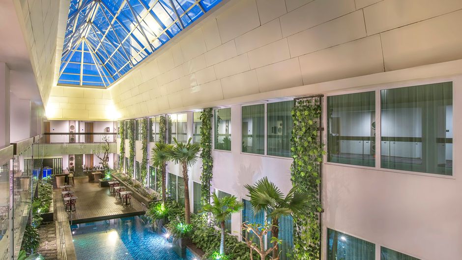 Holiday Inn Bandung Pasteur Pool