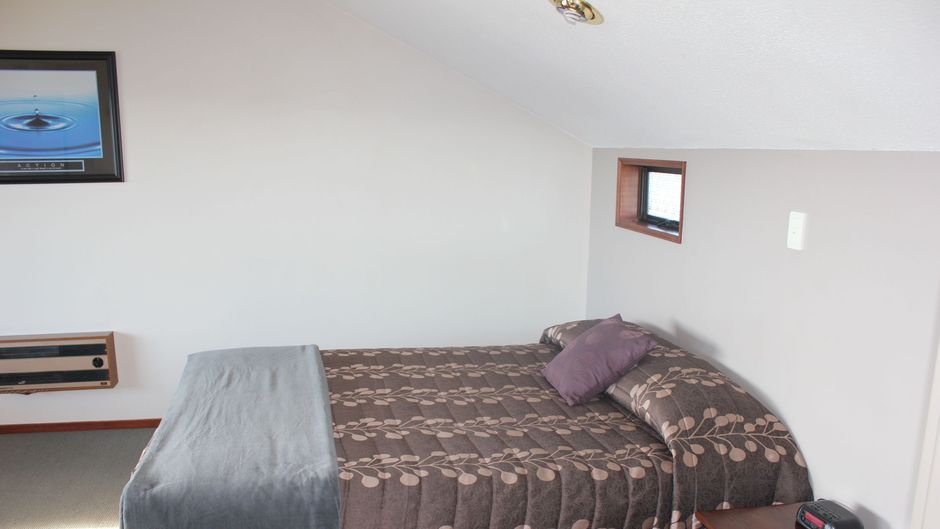 Centennial Court Motor Inn Room