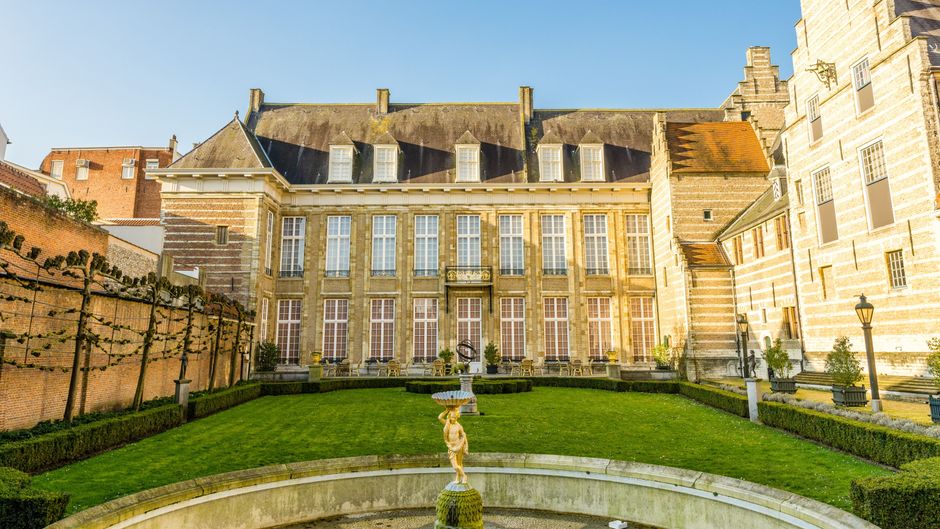 Grand Hotel De Draak & Residence Exterior
