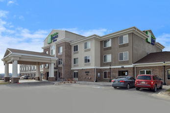 Holiday Inn Express & Suites Omaha West
