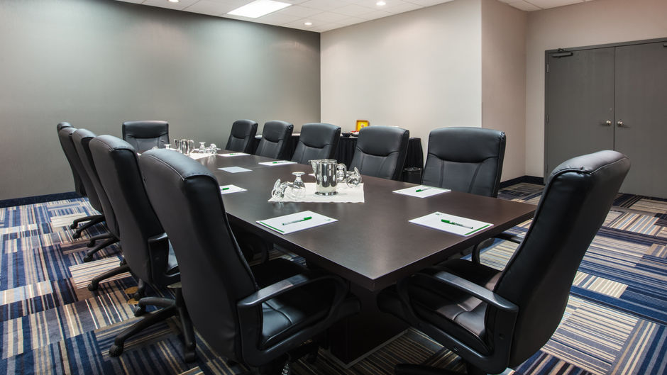 Holiday Inn Hotel & Suites Meeting