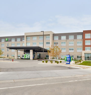 Holiday Inn Express & Suites Madison