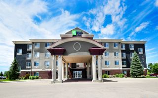 Holiday Inn Express Hotel & Suites