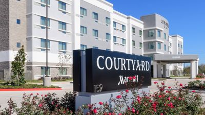 Courtyard Lake Jackson