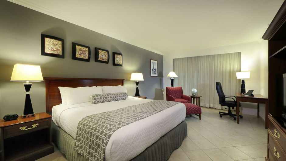Crowne Plaza Panama Room