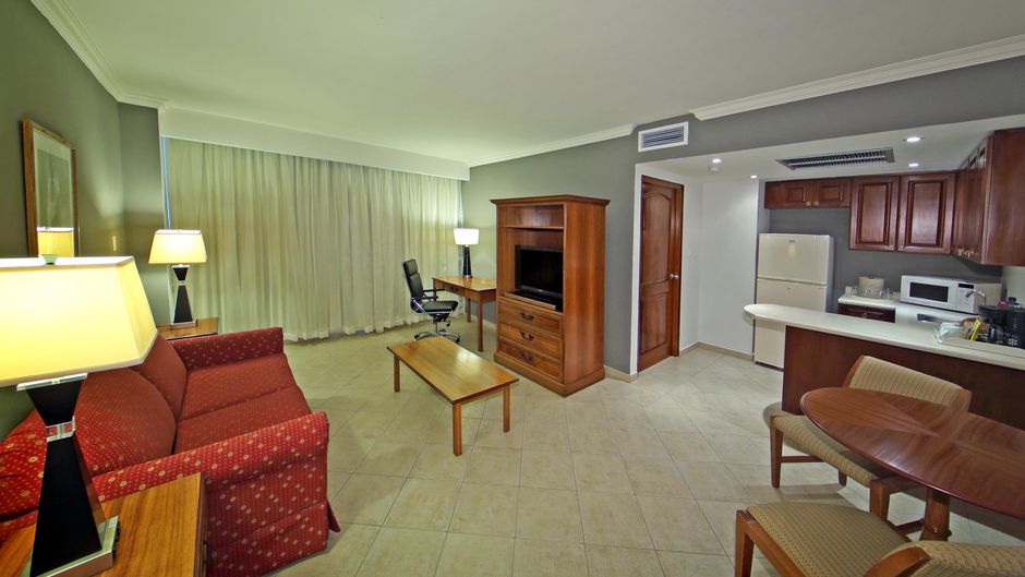 Crowne Plaza Panama Suite