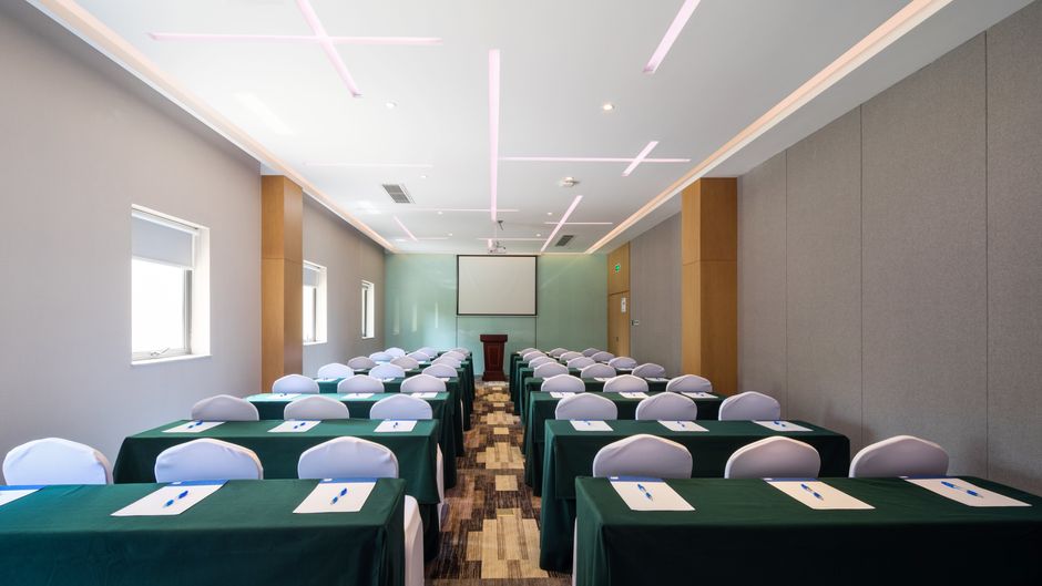 Holiday Inn Express Shaoxing Paojiang Meeting