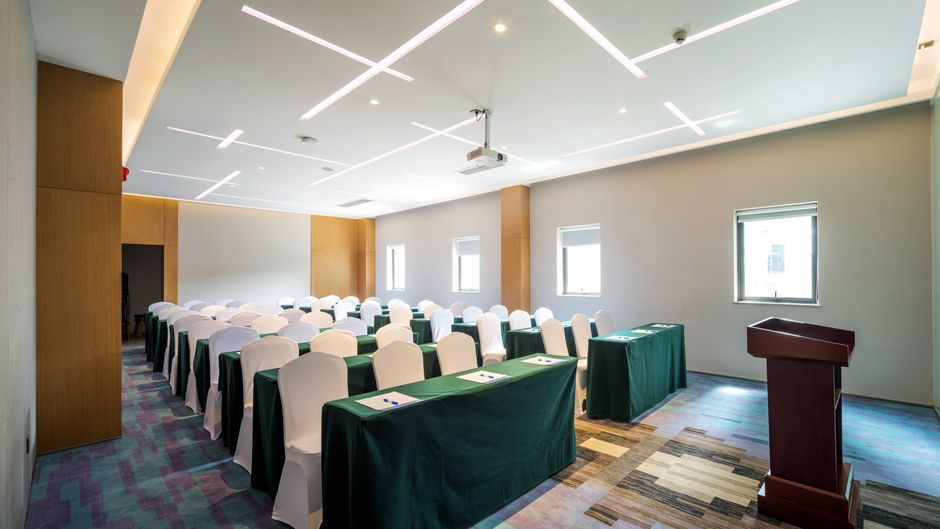 Holiday Inn Express Shaoxing Paojiang Meeting