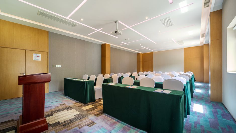 Holiday Inn Express Shaoxing Paojiang Meeting