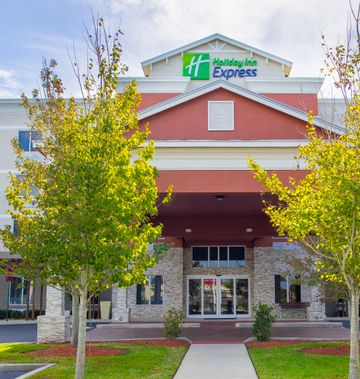 Holiday Inn Express Hotel & Suites