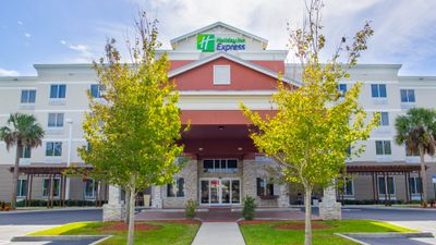 Holiday Inn Express Hotel & Suites