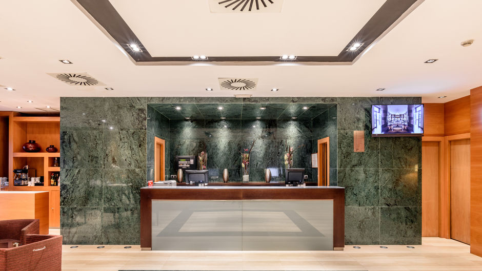 Exe Leon Hotel Lobby