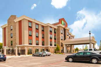 Holiday Inn Express Hotel & Suites