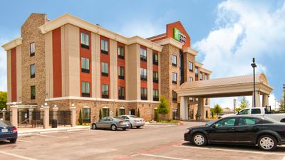 Holiday Inn Express Hotel & Suites
