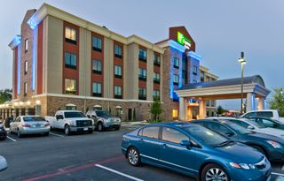 Holiday Inn Express Hotel & Suites