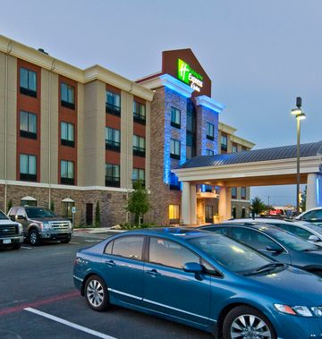 Holiday Inn Express Hotel & Suites