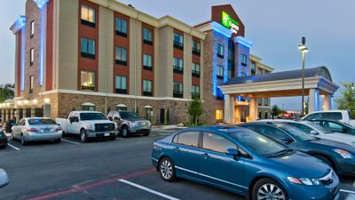 Holiday Inn Express Hotel & Suites