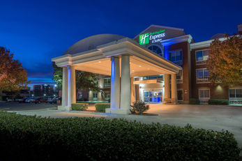 Holiday Inn Express Hotel & Suites
