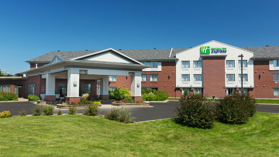 Holiday Inn Express Quebec City Exterior