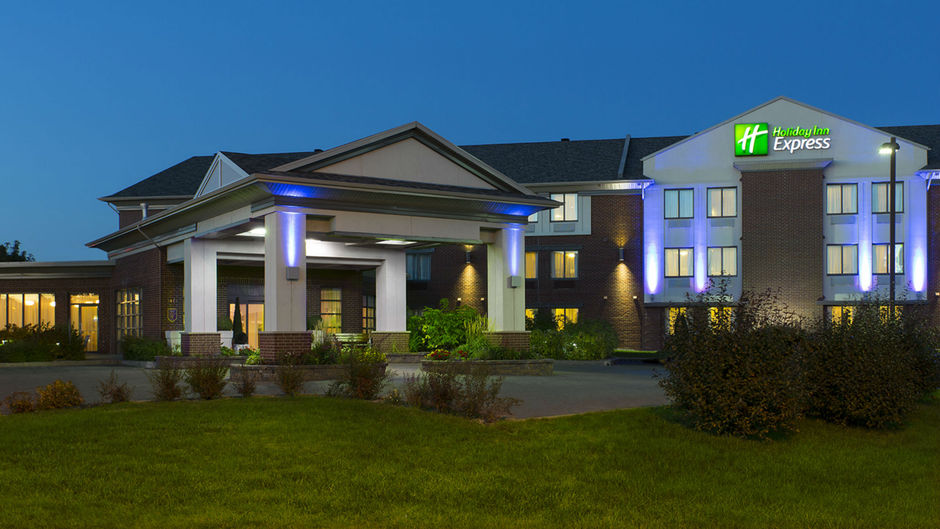 Holiday Inn Express Quebec City Exterior