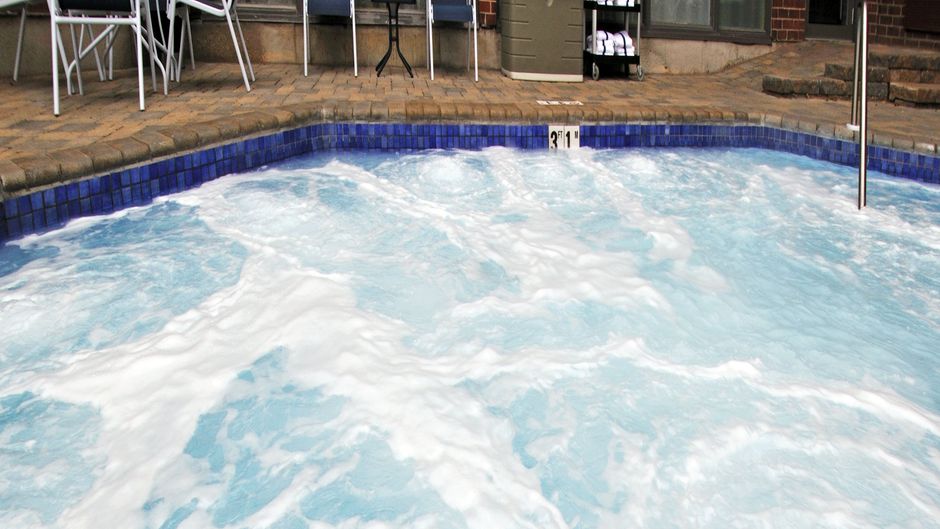 Holiday Inn Express Quebec City Pool