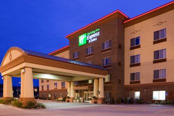 Holiday Inn Express Hotel & Suites
